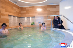 Видеофакт. Ким Чен Ын в женской бане